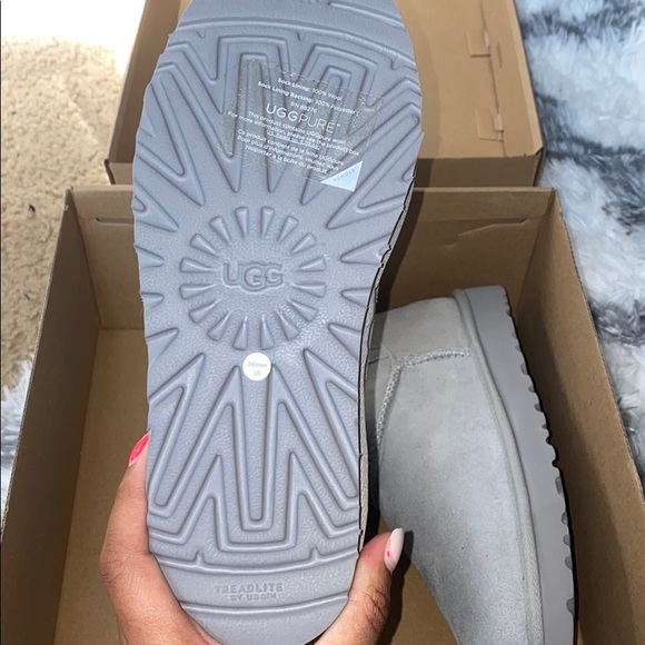 Uggs - Picture 5 of 6